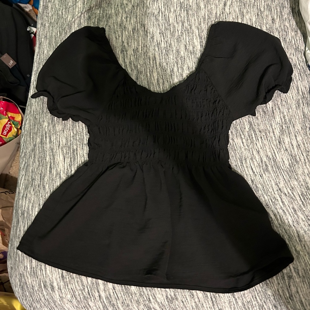 super cute black blouse